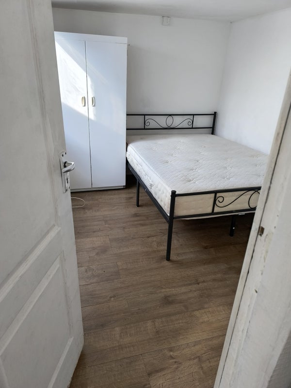 Room Downland Drive in Crawley