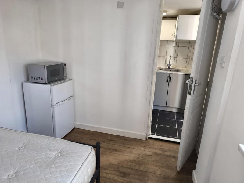 Room Downland Drive in Crawley