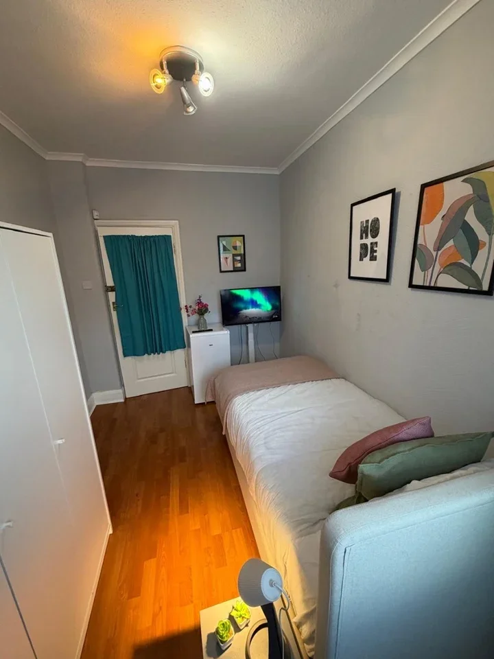 Room Barn Rise in Greater London