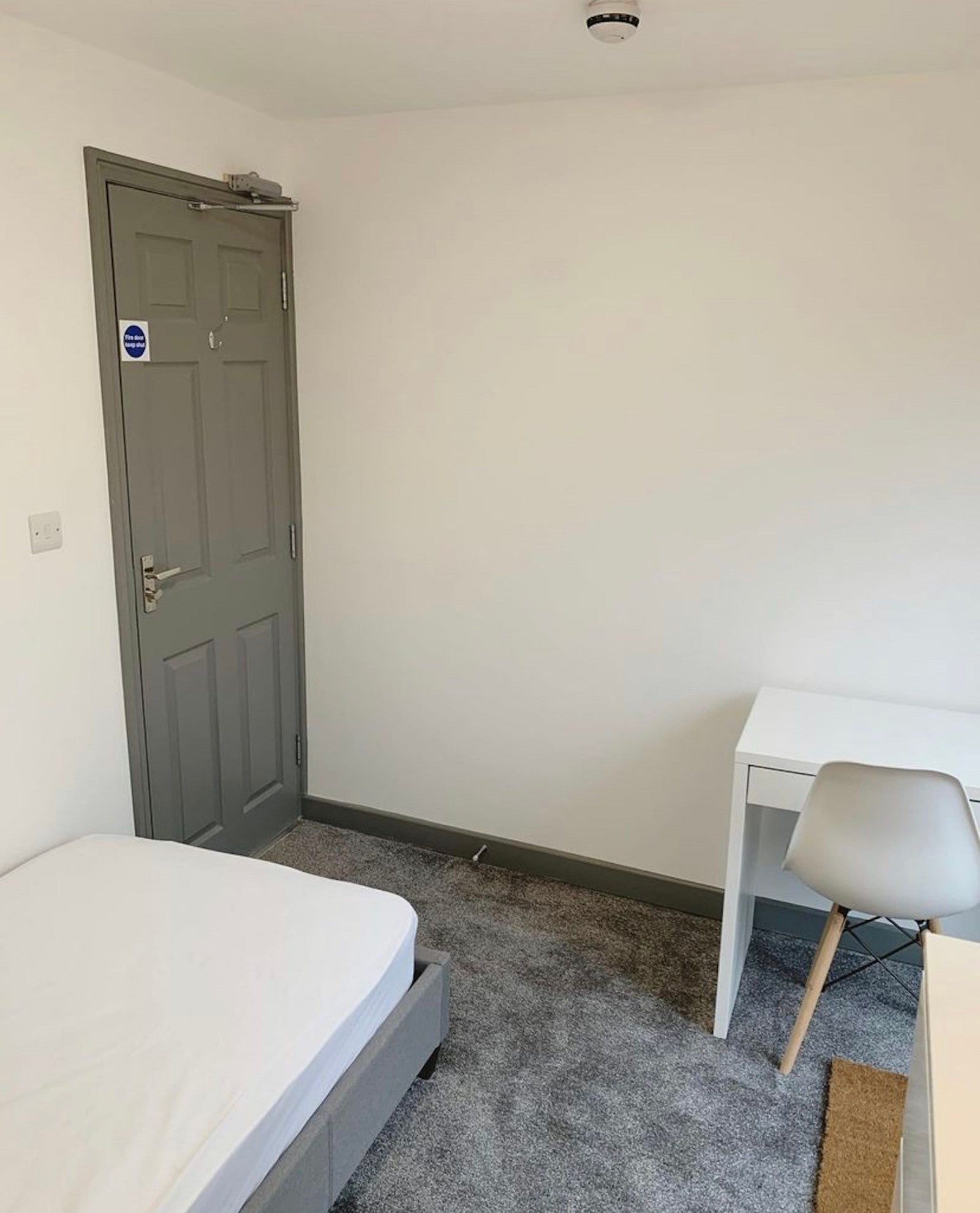 Room Desborough Park Road in High Wycombe
