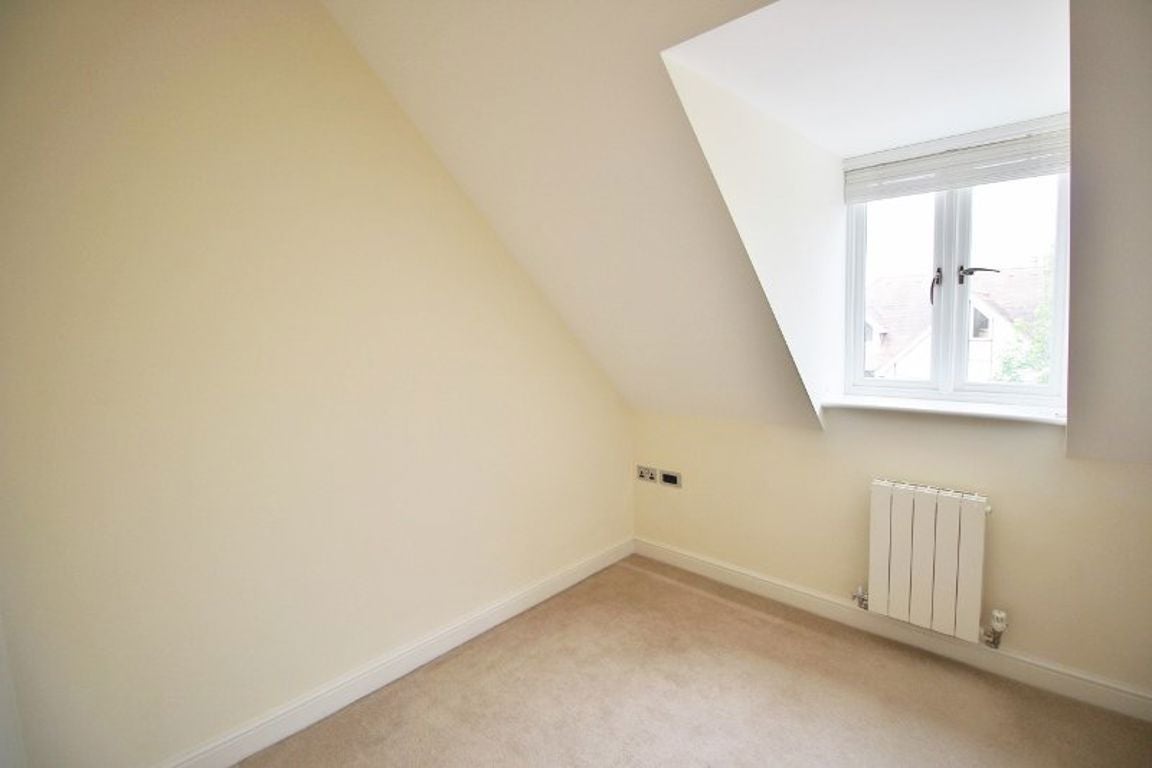 Flat Pembroke Road in Sevenoaks