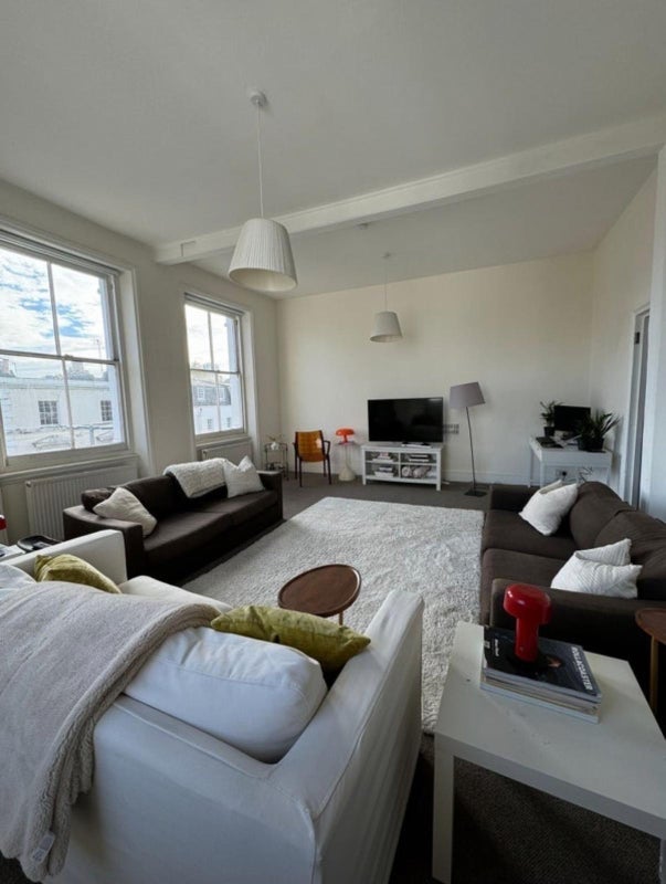 Room Fulham Road in Greater London