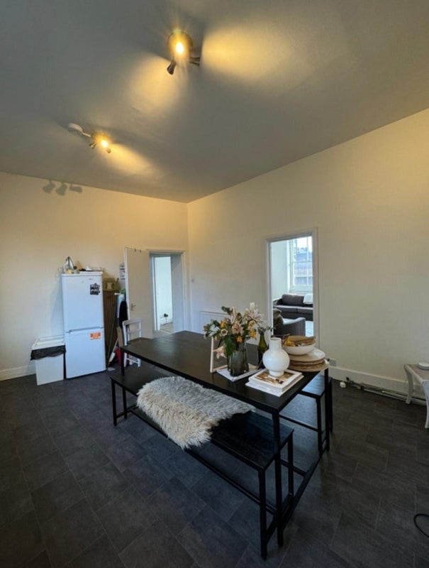 Room Fulham Road in Greater London
