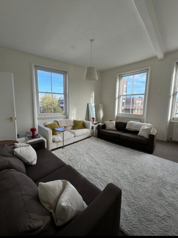 Room Fulham Road in Greater London