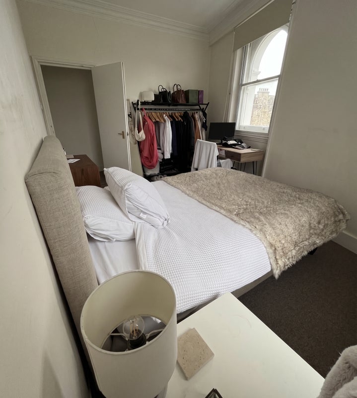 Room Fulham Road in Greater London
