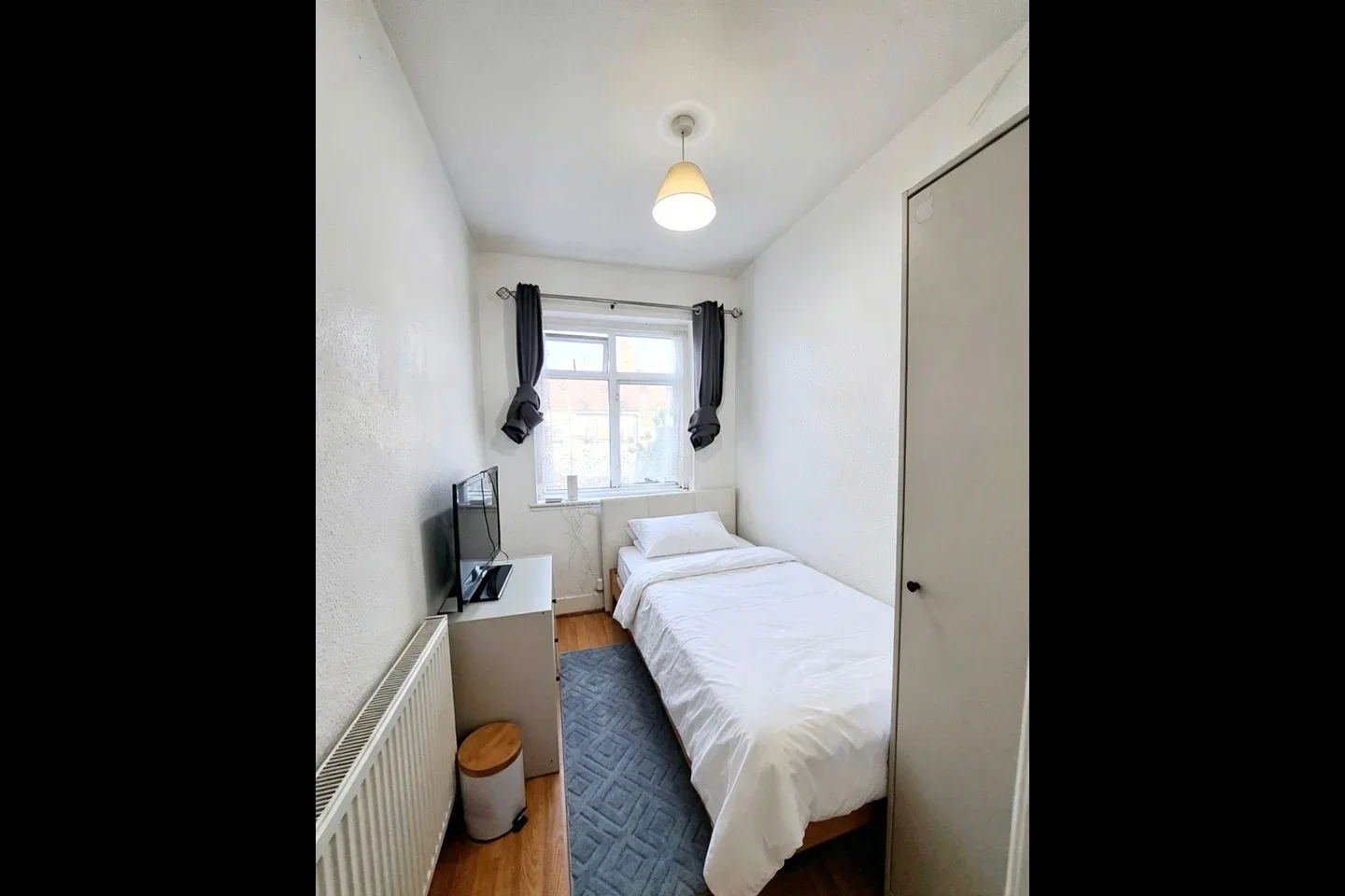 Room Montrose Gardens in Greater London