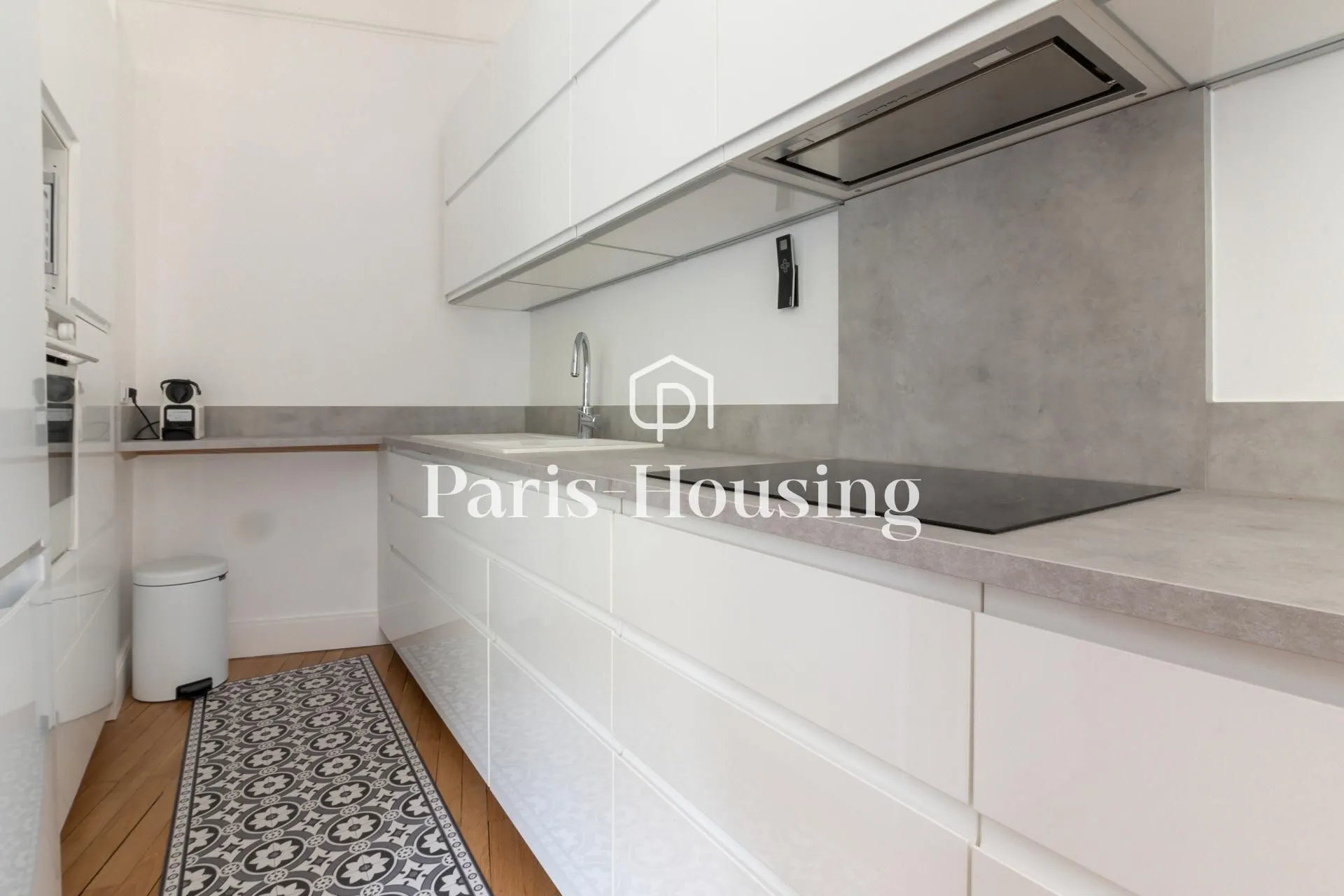 Flat Avenue Félix Faure in Paris