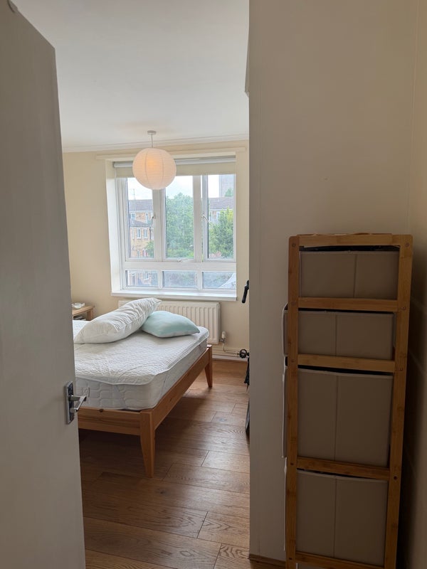 Room Rouel Road in Greater London