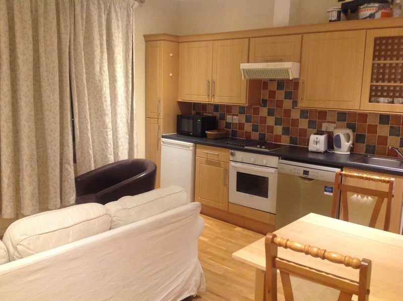 Flat Mossford Street in Greater London