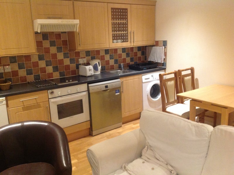 Flat Mossford Street in Greater London