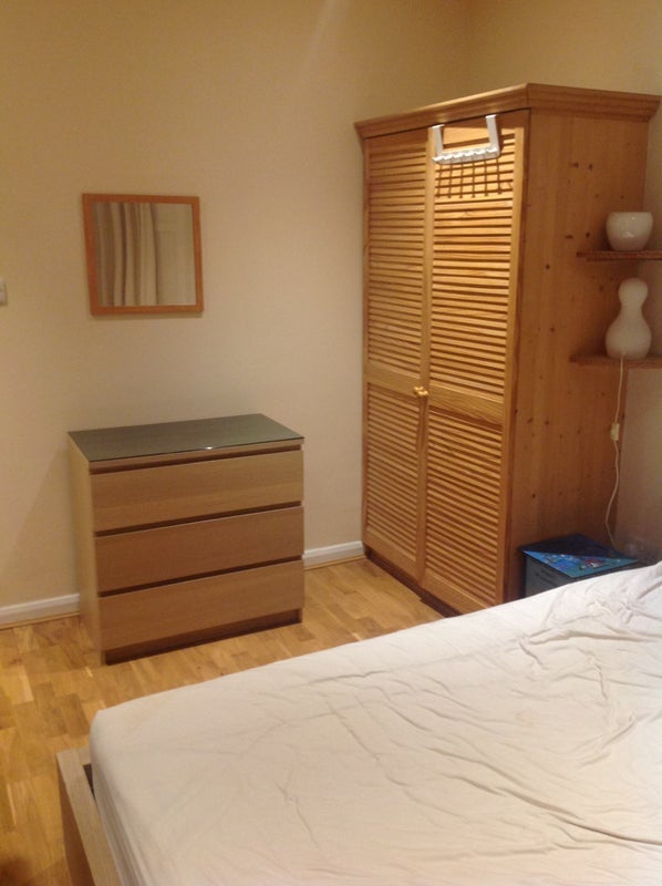 Flat Mossford Street in Greater London