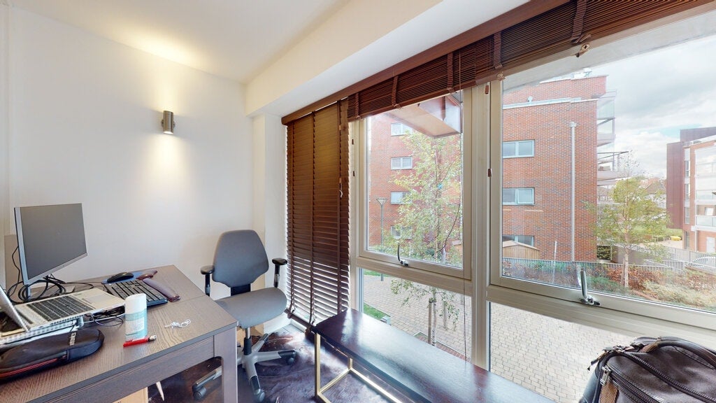 Flat Wilkinson Close in Greater London