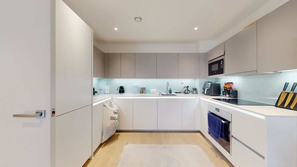 Flat Wilkinson Close in Greater London