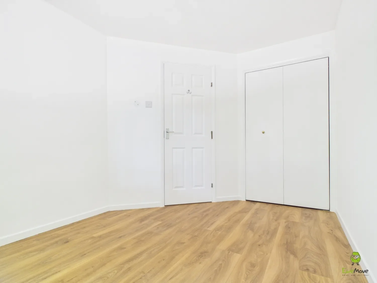 Flat Heathlee Road in Greater London
