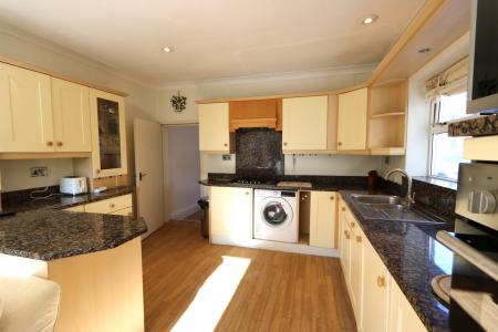 Flat Park Drive in Royal Leamington Spa