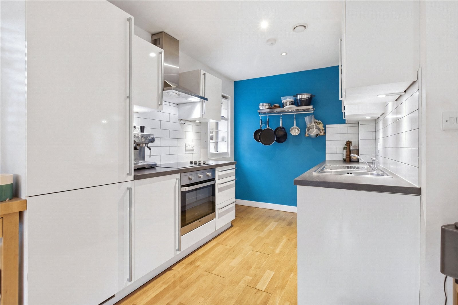 Flat Winkfield Road in Greater London