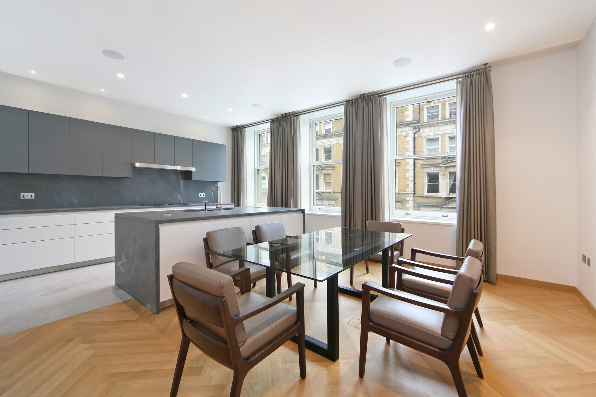 Flat Kensington Palace Gardens in London
