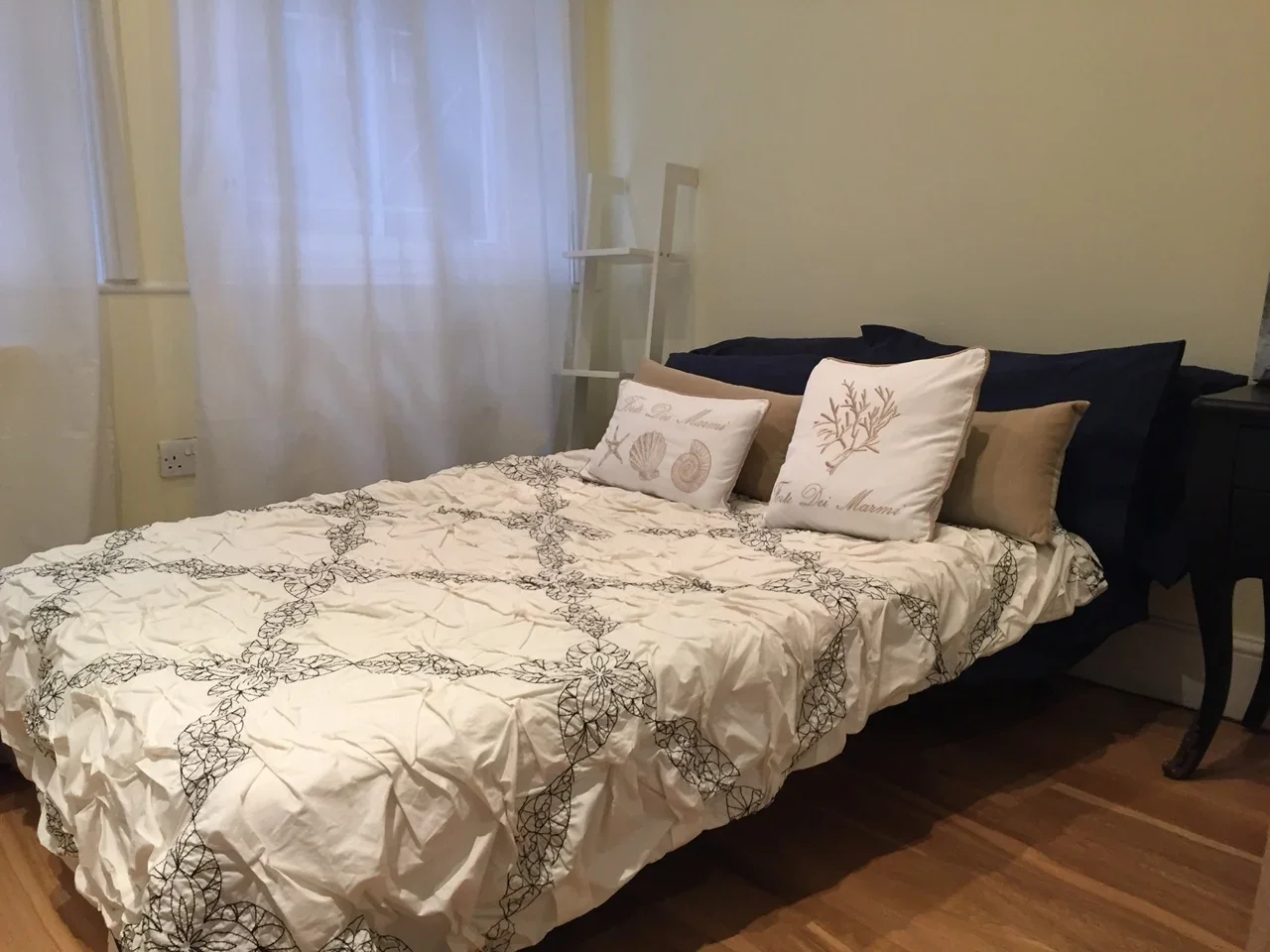 Flat Prince of Wales Drive in Greater London