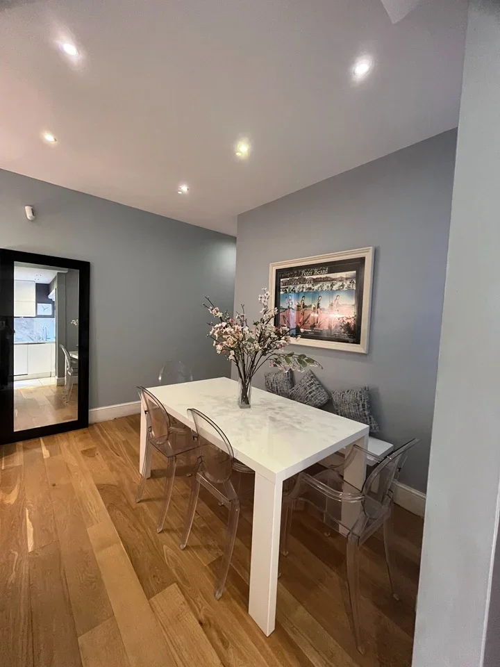Flat Prince of Wales Drive in Greater London