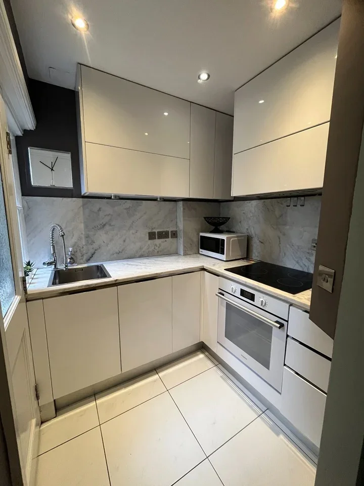 Flat Prince of Wales Drive in Greater London