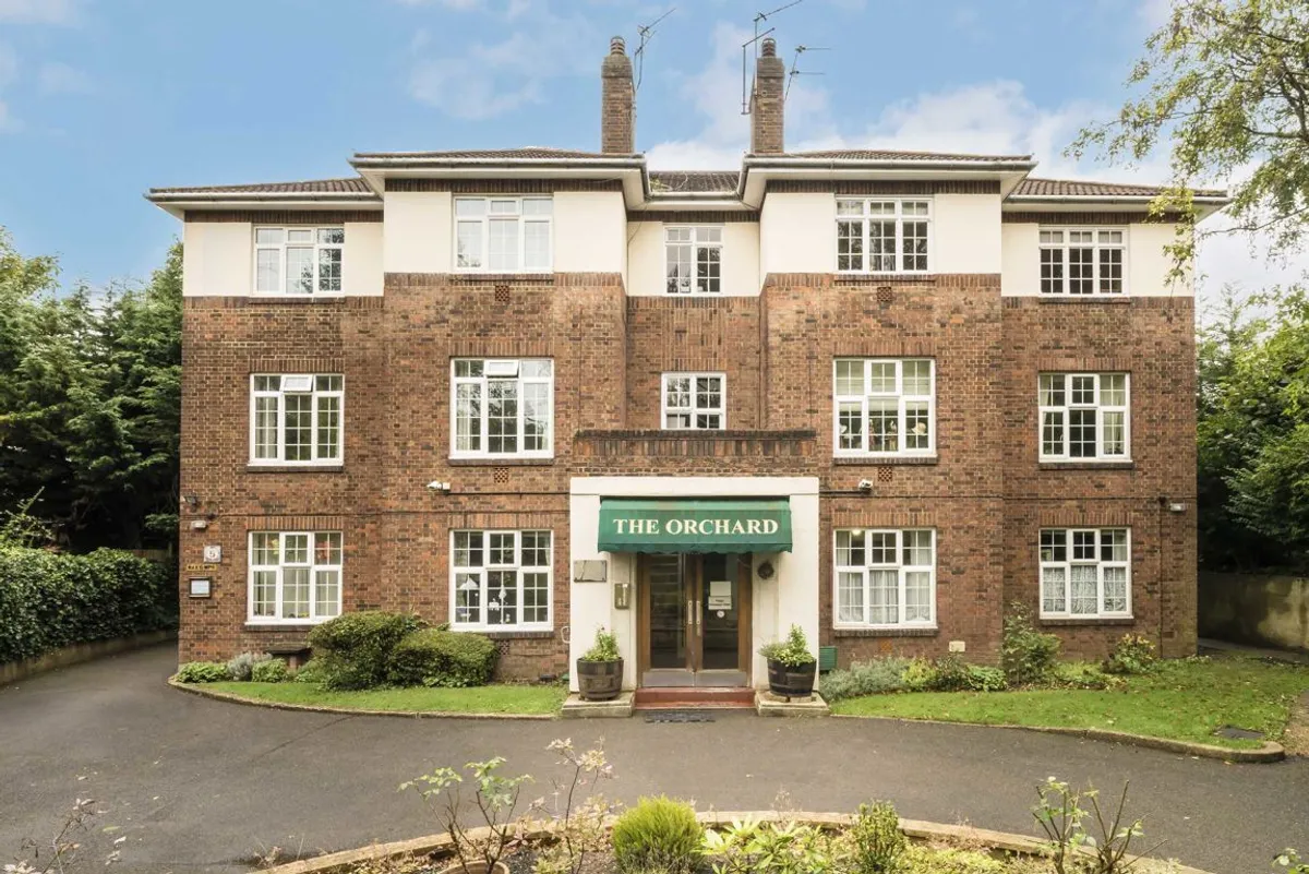 Flat Augusta Walk in Greater London