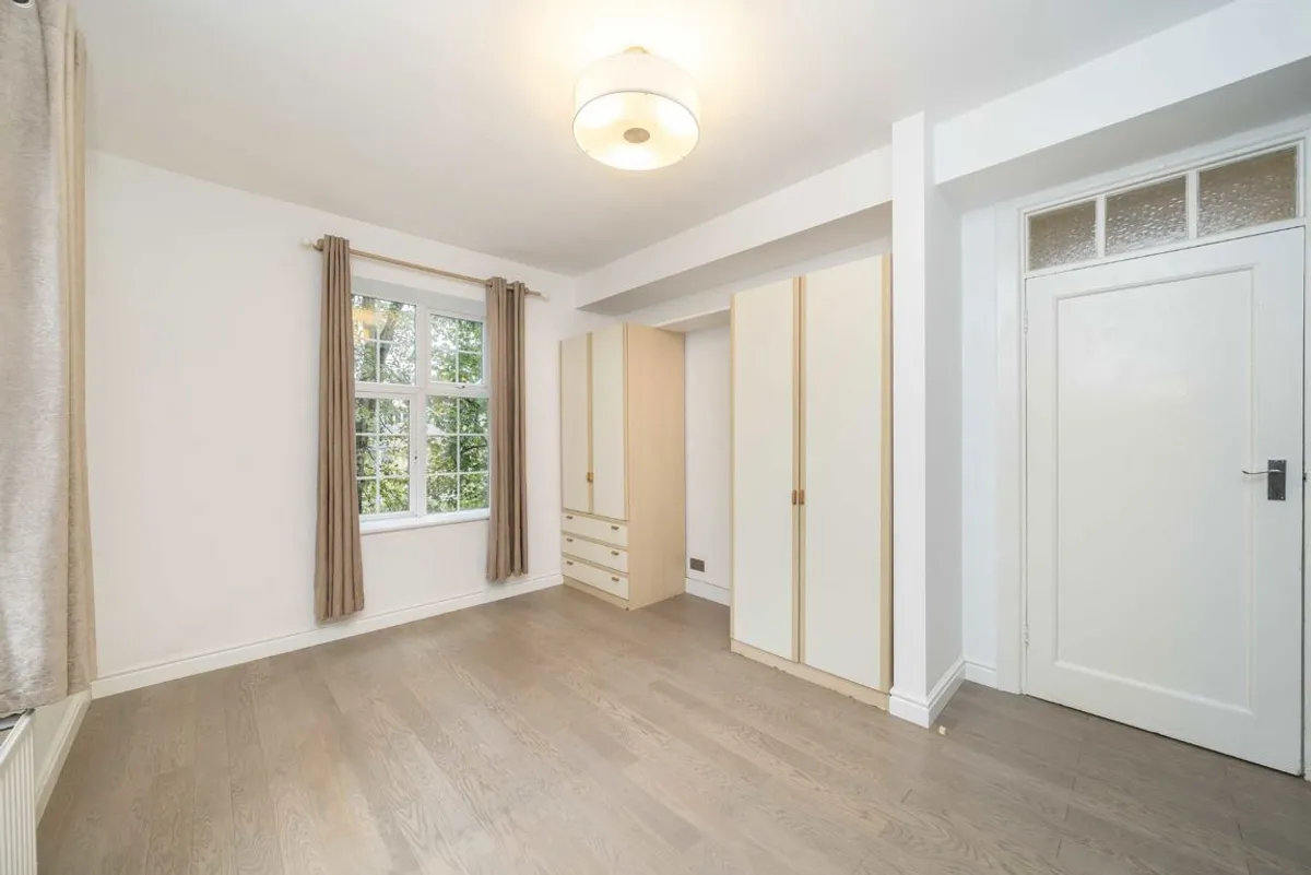 Flat Augusta Walk in Greater London
