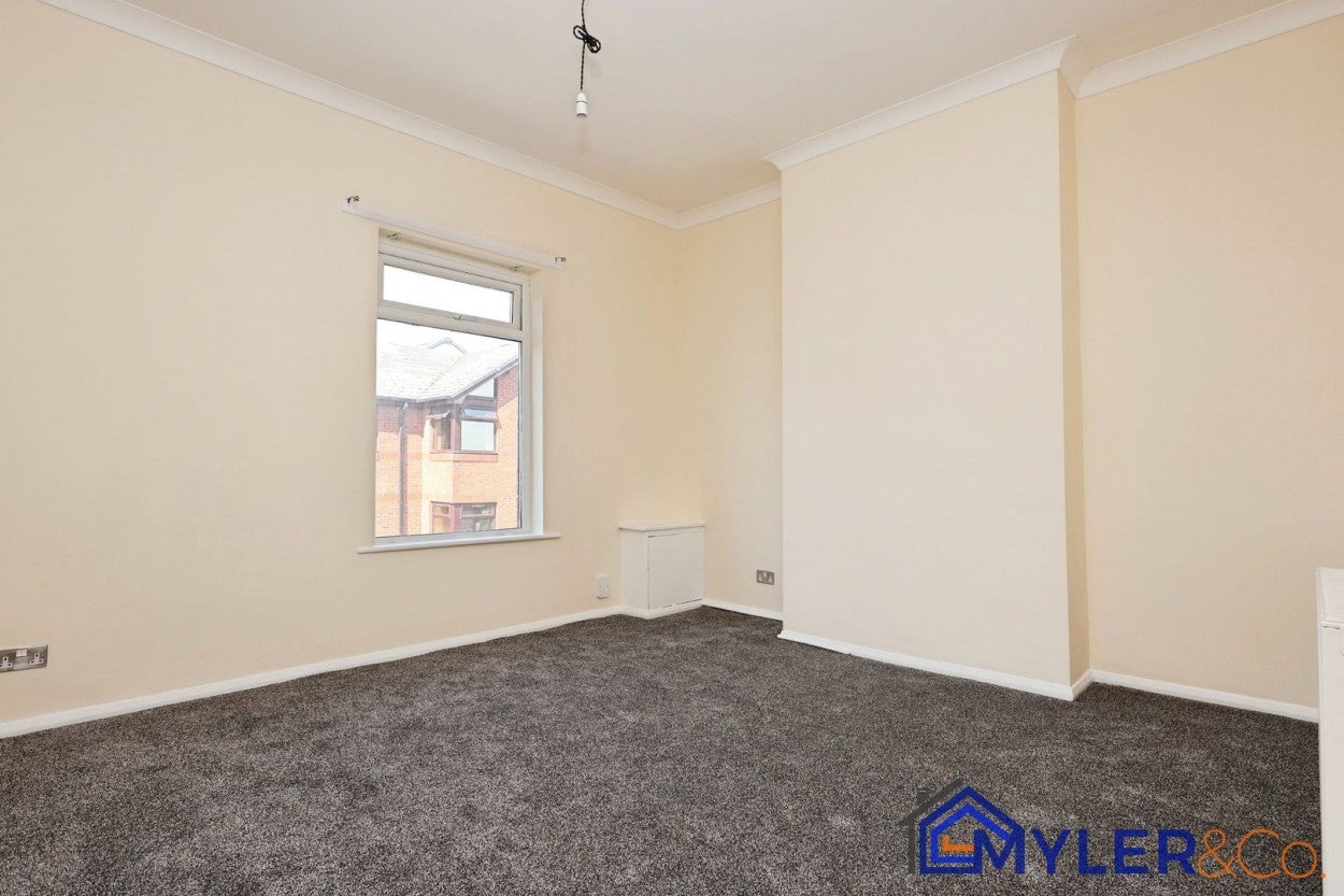 Flat Albert Road in Widnes