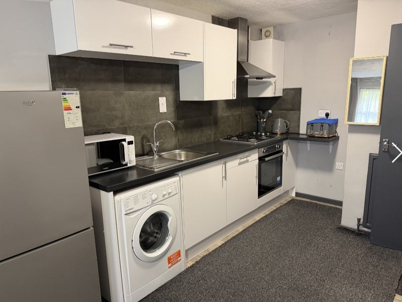 Flat Ravensdene Court in Nottingham
