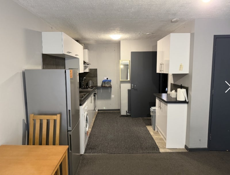 Flat Ravensdene Court in Nottingham