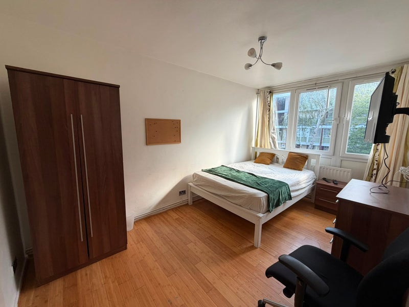 Room Fontley Way in Greater London
