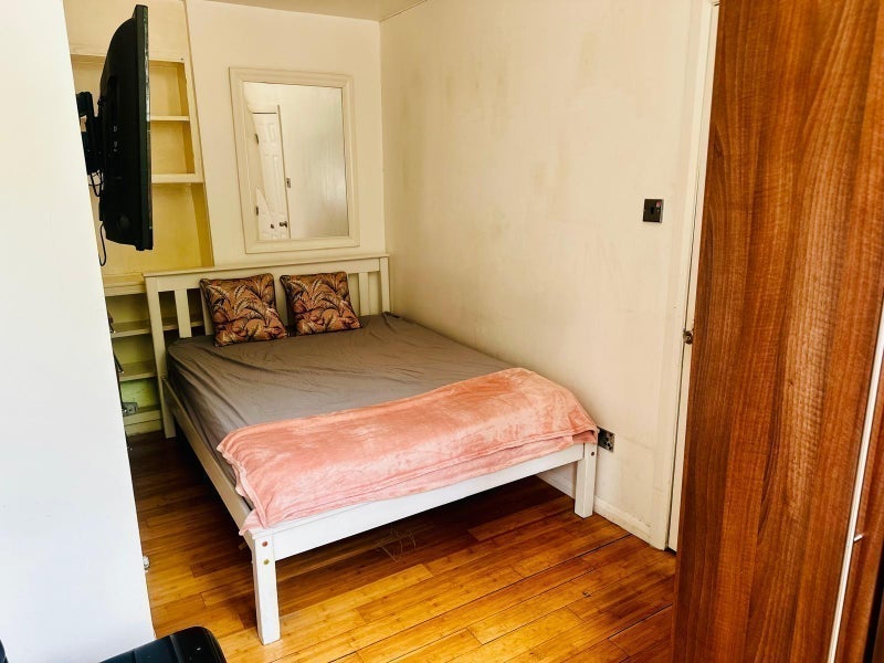 Room Fontley Way in Greater London