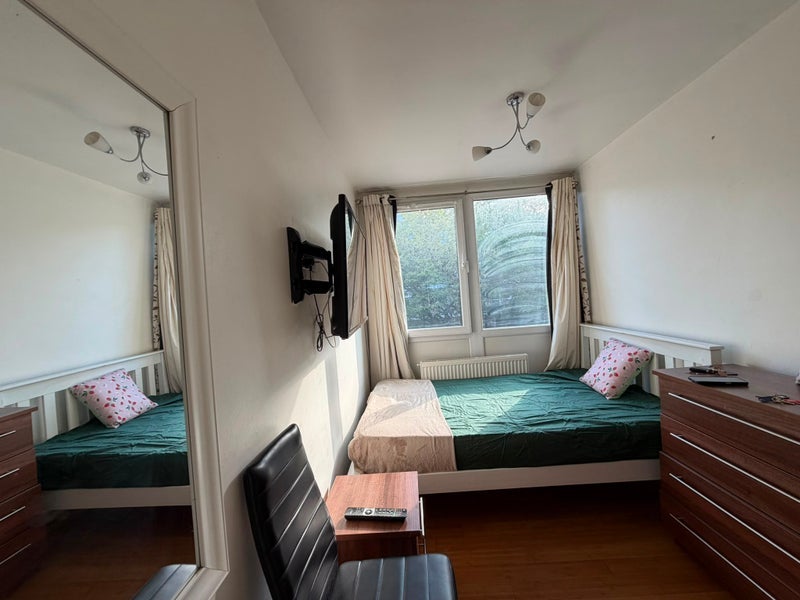 Room Fontley Way in Greater London