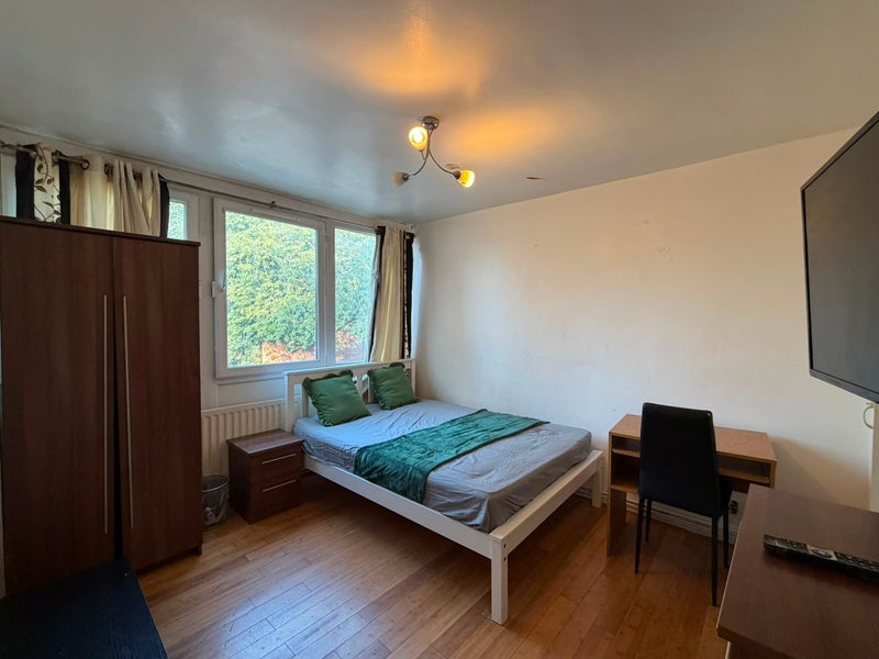 Room Fontley Way in Greater London