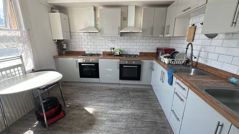 Room Malpas Road in Greater London