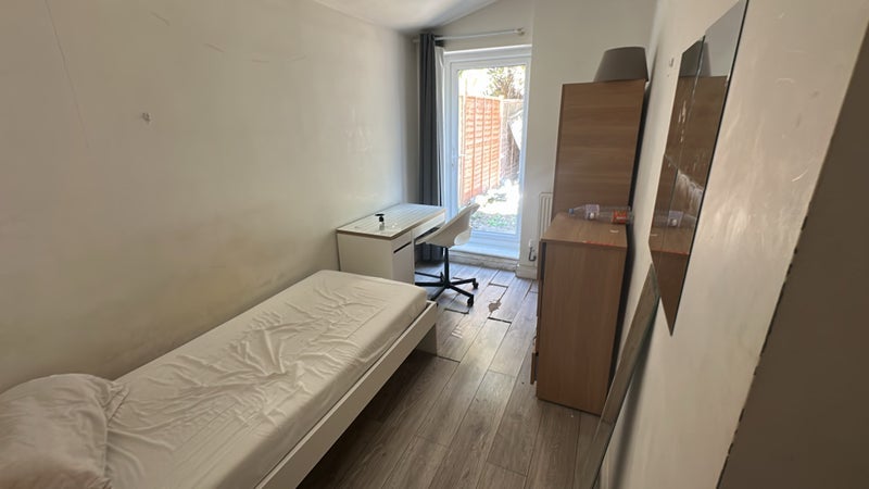 Room Malpas Road in Greater London