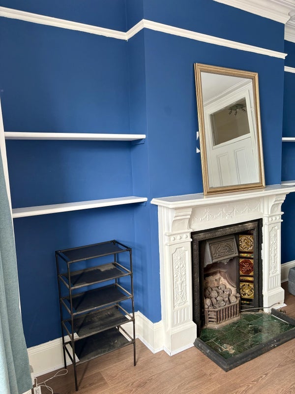 Room Chapter Road in Greater London