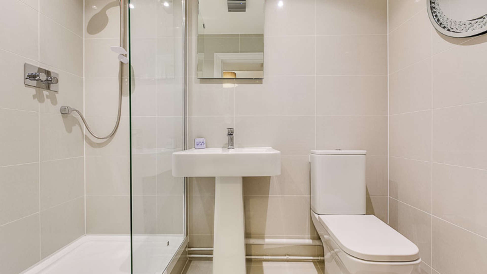 Flat Cathcart Road in Greater London