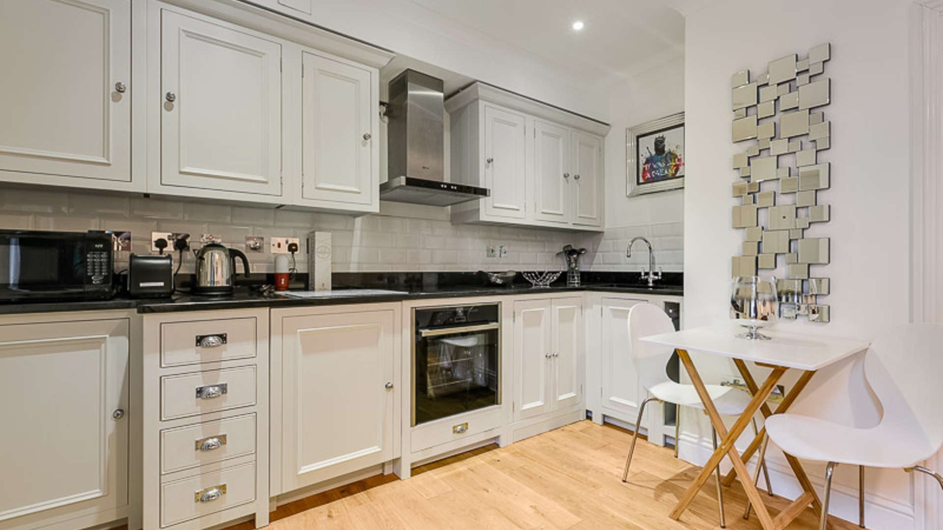 Flat Cathcart Road in Greater London