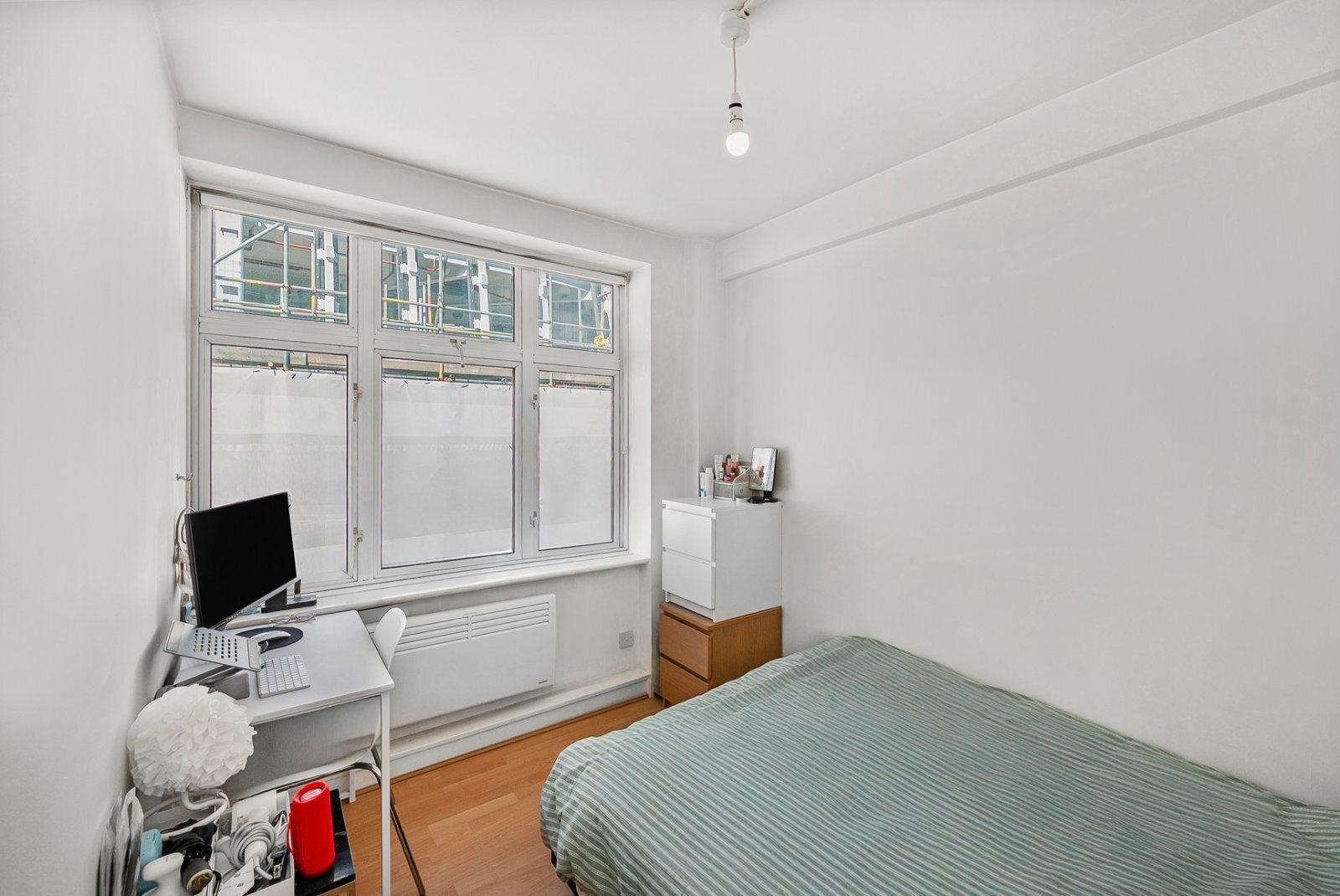 Flat Victoria Embankment in City of London