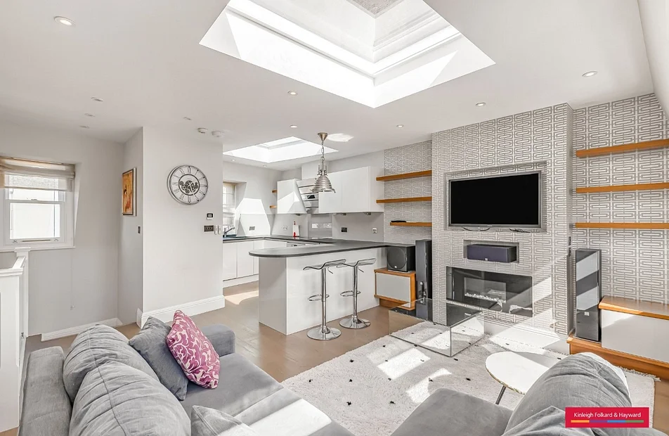Flat Dawes Road in Greater London