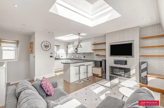 Flat Dawes Road in Greater London