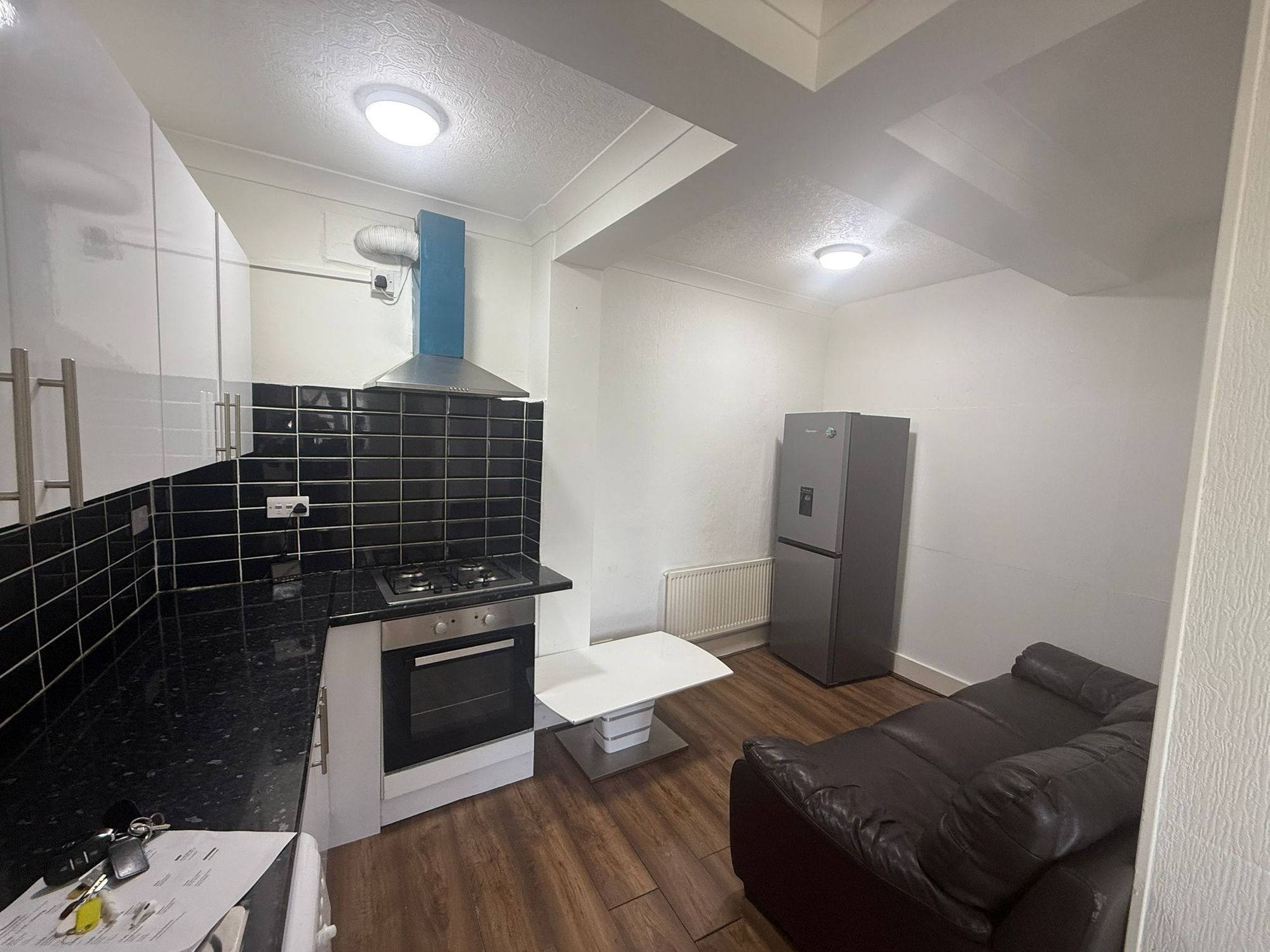 Flat Oakley Road in Greater London