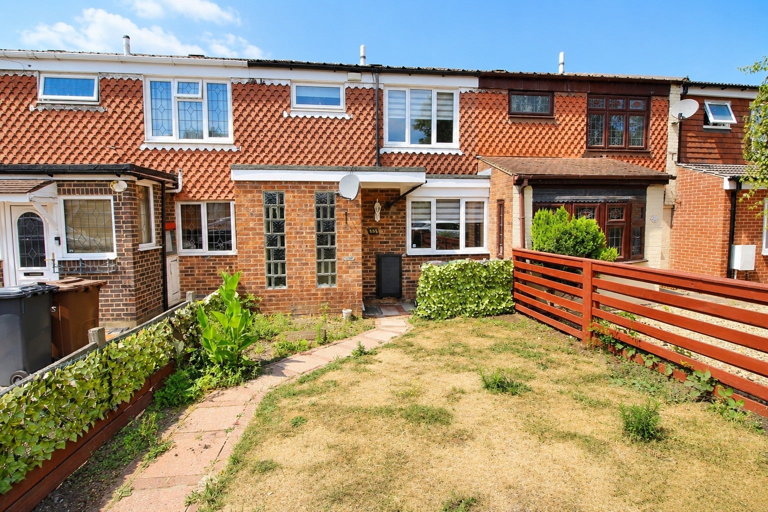 House Rainham Road North in Greater London