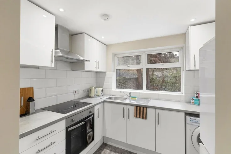 Flat Kilburn Park Road in City of Westminster