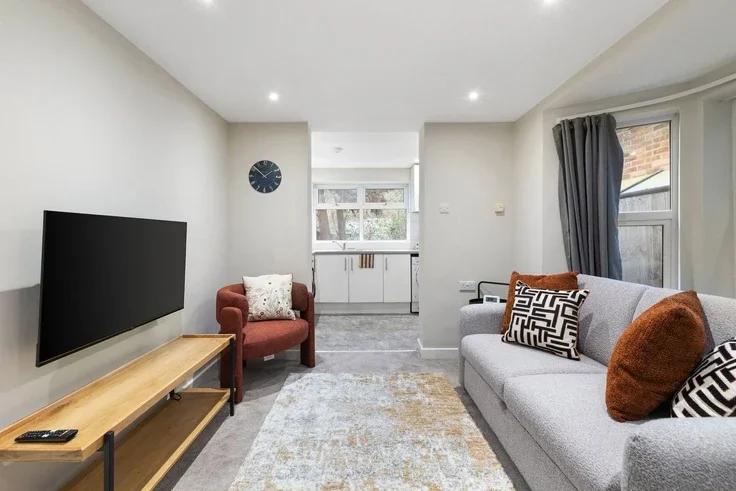 Flat Kilburn Park Road in City of Westminster