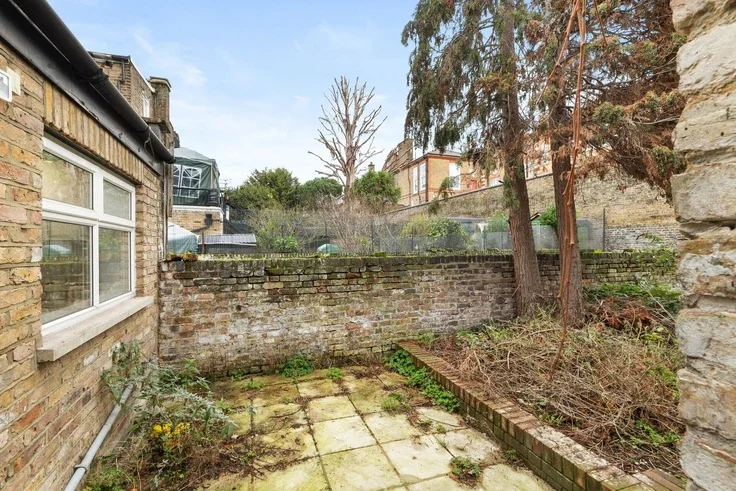 Flat Kilburn Park Road in City of Westminster