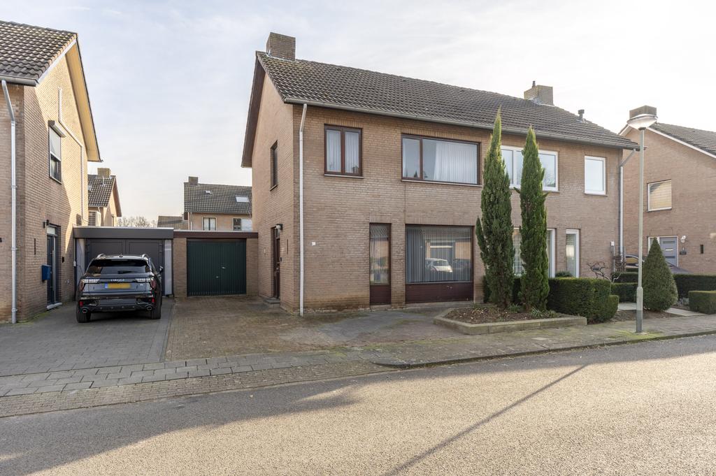 Huis Schout Boutenstraat 12 in Buchten