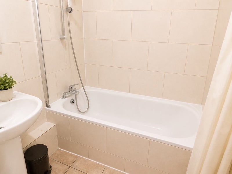 Room Grafton Place in Greater London