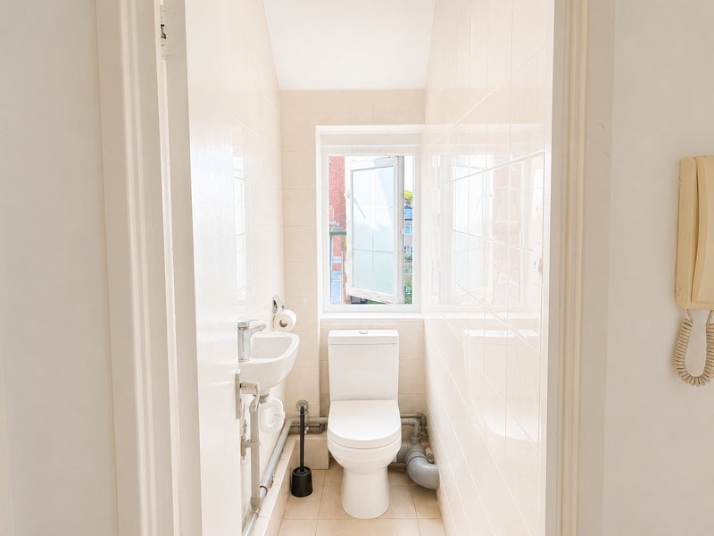Room Grafton Place in Greater London