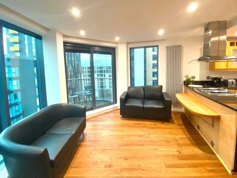 Flat Millharbour in Greater London